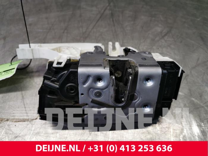 Volkswagen Crafter Sliding door lock mechanism, right O114504