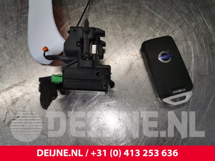 Volvo V40 Ignition lock + key O114896