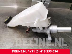 Opel Vivaro Hoofdremcilinder O115200 foto 2