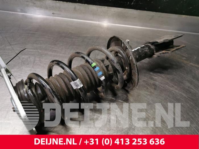 Opel Vivaro Stoßdämpferstrebe links vorne O115300