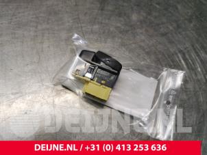 Gebruikte Mistlamp Schakelaar Volvo C70 (NC) 2.3 T5 20V Prijs € 15,00 Margeregeling aangeboden door van Deijne Onderdelen Uden B.V.