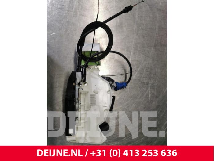 Volkswagen Passat Rear door lock mechanism 4-door, left O115418