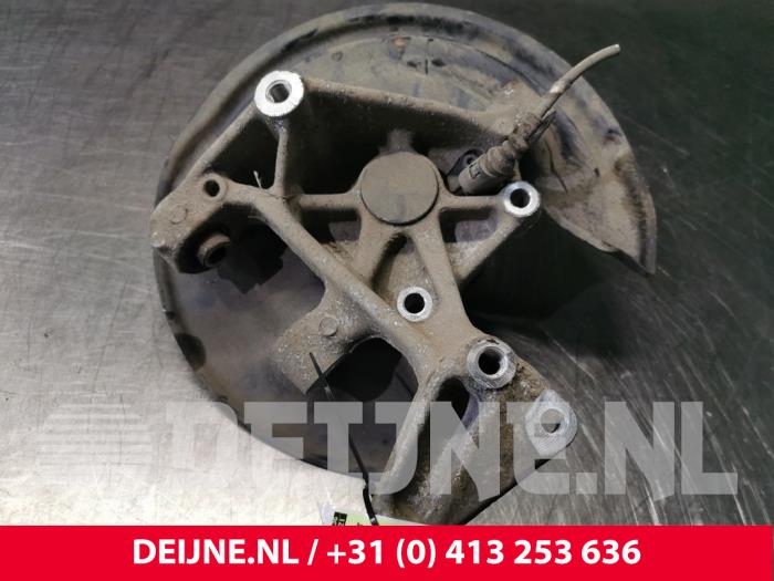 Volkswagen Passat Knuckle, rear right O115430