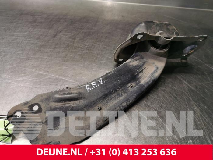 Volkswagen Passat Rear wishbone, right O115439