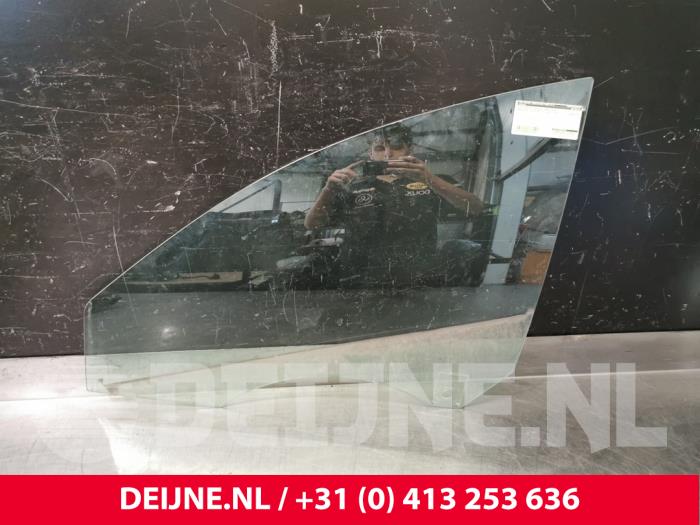 Mercedes CLA Door window 4-door, front left O115593