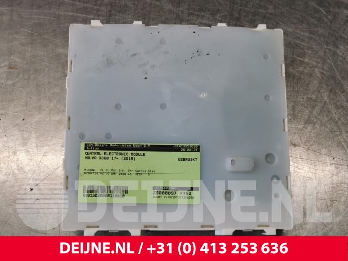 Gebruikte CEM (module) Volvo XC60 II (UZ) 2.0 T5 16V AWD Prijs € 200,00 Margeregeling aangeboden door van Deijne Onderdelen Uden B.V.