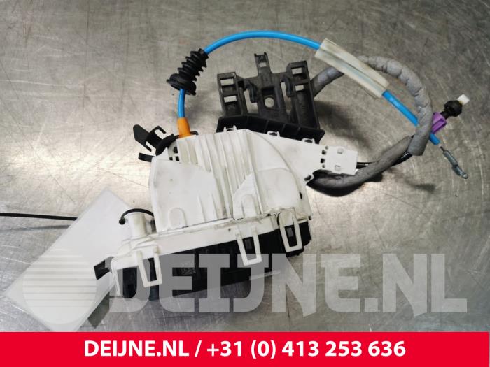 Mercedes CLA Front door lock mechanism 4-door, right O115844