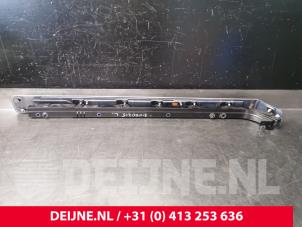 Opel Vivaro Sliding door rail, left O116004 photo 2