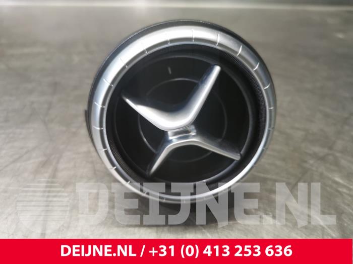 Mercedes CLA Dashboard vent O116074
