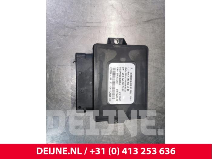 Mercedes CLA Parking brake module O116079