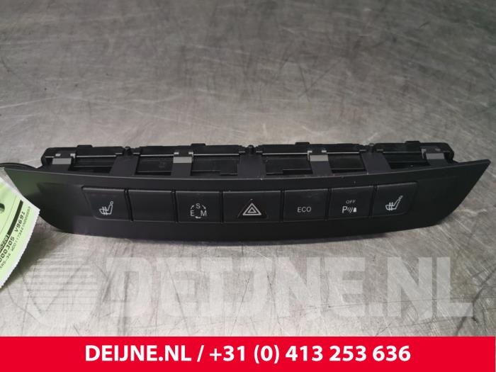 Mercedes CLA Panic lighting switch O116085