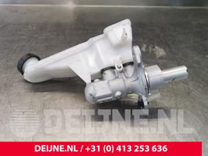 Mercedes CLA Master cylinder O116087 photo 3