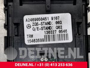 Mercedes CLA Handbremse Schalter O116395 foto 3