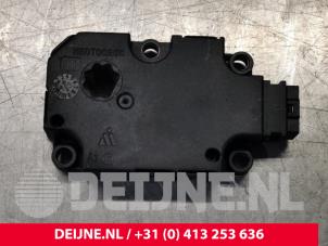 Mercedes CLA Heater valve motor O116405 photo 2