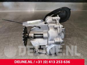 Mercedes Vito Oliepomp O116554 foto 2