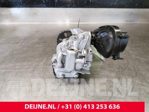 Mercedes Vito Oliepomp O116554 foto 3