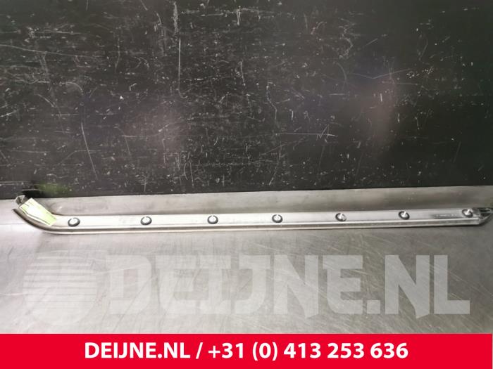 Volkswagen Crafter Sliding door rail, right O116626