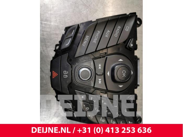 Ford Transit Courier Radiobedienfeld O116704