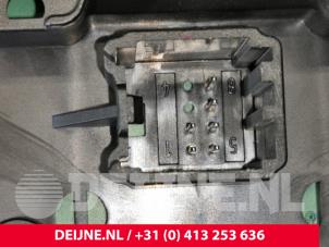 Ford Transit Courier Radiobedienfeld O116704 foto 3