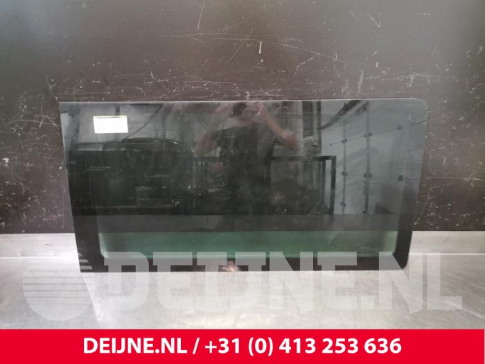 Volkswagen Transporter Side loading-door window O116787