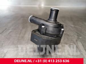 Mercedes Vito Extra waterpomp O116836 foto 2