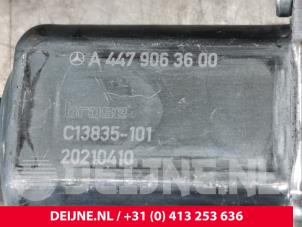 Mercedes Vito Door window motor O116958 photo 3