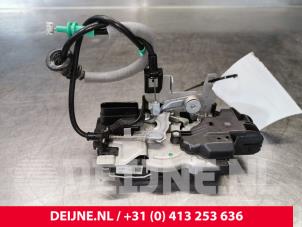 Volvo V60 Front door lock mechanism 4-door, right O117003 photo 3