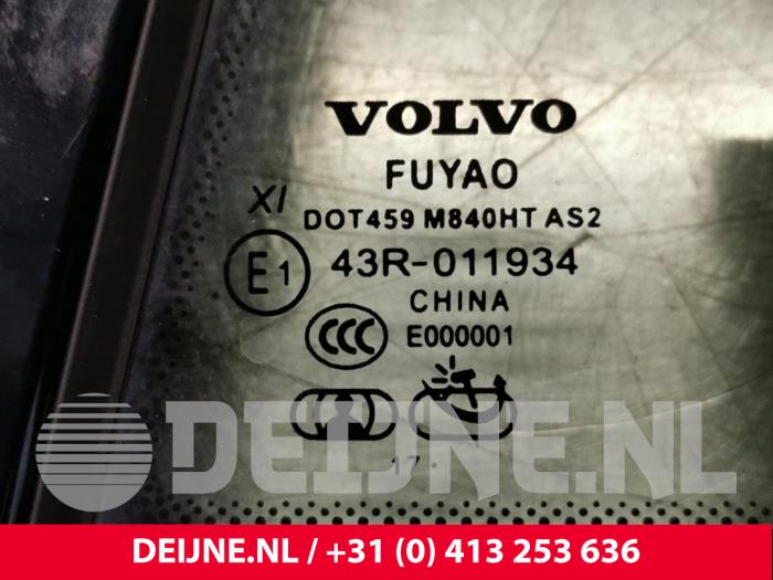Driehoeks Ruit links-achter van een Volvo V60 II (ZW) 2.0 T8 16V Plug-in Hybrid AWD 2019