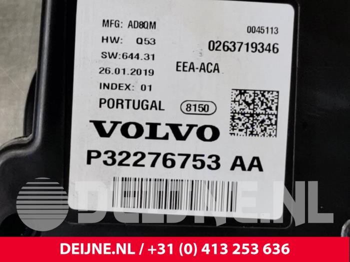 Kilometerteller KM van een Volvo V60 II (ZW) 2.0 T8 16V Plug-in Hybrid AWD 2019