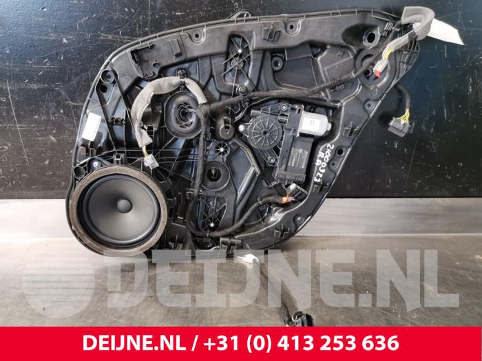 Volvo V60 Ruitmechaniek 4Deurs rechts-achter O117027