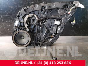 Gebruikte Raammechaniek 4Deurs rechts-achter Volvo V60 II (ZW) 2.0 T8 16V Plug-in Hybrid AWD Prijs € 70,00 Margeregeling aangeboden door van Deijne Onderdelen Uden B.V.