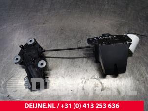 Gebruikte Slotmechaniek Achterklep Volvo V60 II (ZW) 2.0 T8 16V Plug-in Hybrid AWD Prijs op aanvraag aangeboden door van Deijne Onderdelen Uden B.V.