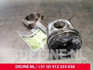 Gebruikte Drijfstang Volvo V60 I (FW/GW) 2.4 D5 20V Autom. Prijs € 100,00 Margeregeling aangeboden door van Deijne Onderdelen Uden B.V.