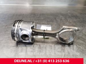 Gebruikte Drijfstang Volvo V60 I (FW/GW) 2.4 D5 20V Autom. Prijs € 100,00 Margeregeling aangeboden door van Deijne Onderdelen Uden B.V.