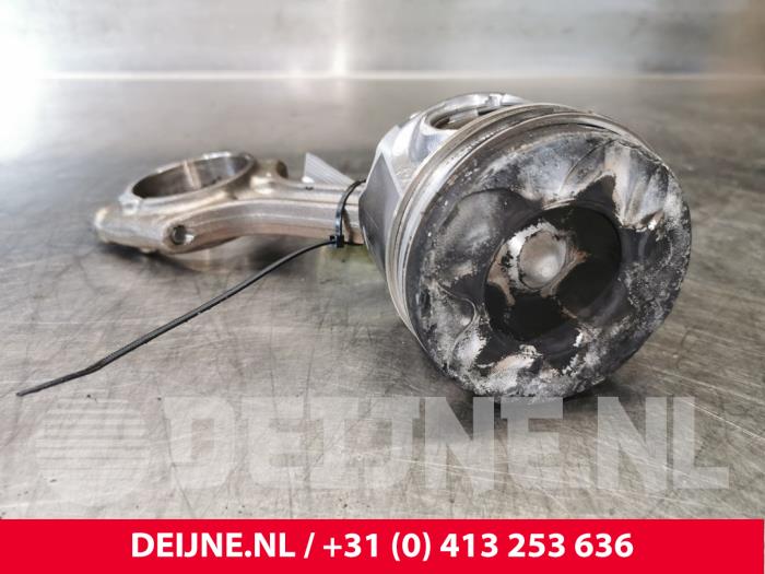 Gebruikte Drijfstang Volvo V60 I (FW/GW) 2.4 D5 20V Autom. Prijs € 121,00 Inclusief btw aangeboden door van Deijne Onderdelen Uden B.V.