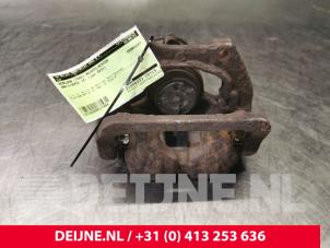 Gebruikte Remklauw (Tang) rechts-achter BMW 5 serie (F10) 530i 24V TwinPower Turbo Prijs € 35,00 Margeregeling aangeboden door van Deijne Onderdelen Uden B.V.