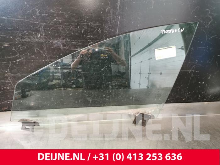Tesla Model S Portierruit 4Deurs links-voor O117611