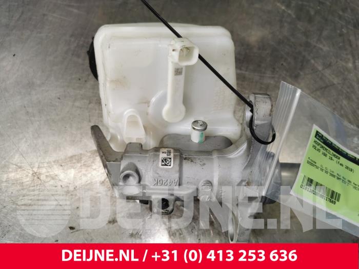 Gebruikte Hoofdremcilinder Volvo V60 II (ZW) 2.0 T8 16V Plug-in Hybrid AWD Prijs € 75,00 Margeregeling aangeboden door van Deijne Onderdelen Uden B.V.