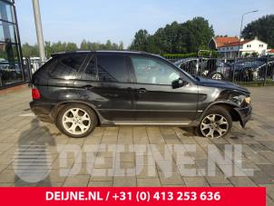 Gebruikte Ruit Driehoek rechts-achter BMW X5 (E53) 3.0 24V Prijs € 50,00 Margeregeling aangeboden door van Deijne Onderdelen Uden B.V.