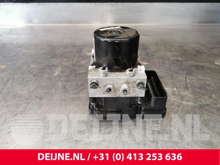 Gebruikte ABS Pomp Volvo V40 Cross Country (MZ) 1.6 D2 Prijs € 20,00 Margeregeling aangeboden door van Deijne Onderdelen Uden B.V.