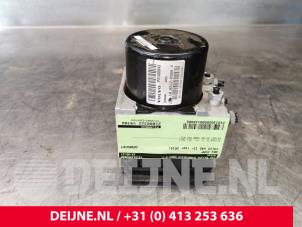 Volvo V40 ABS pump O118402 photo 2