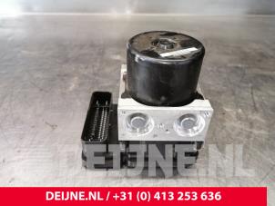 Volvo V40 ABS pump O118402 photo 3