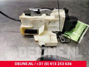 Volvo XC40 Deurslot Mechaniek 4Deurs links-achter O118423 foto 3