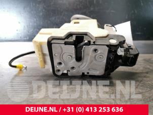 Volvo XC40 Deurslot Mechaniek 4Deurs links-achter O118423 foto 2