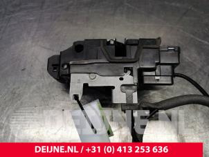 Volvo XC40 Door lock mechanism 4-door, front left O118424 photo 2