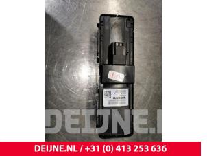 Volvo XC40 Electric window switch O118428 photo 2