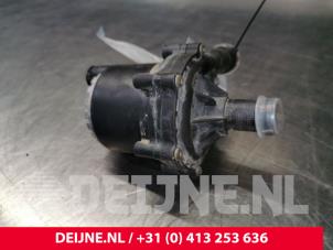 Tesla Model S Additional water pump O118487 photo 2