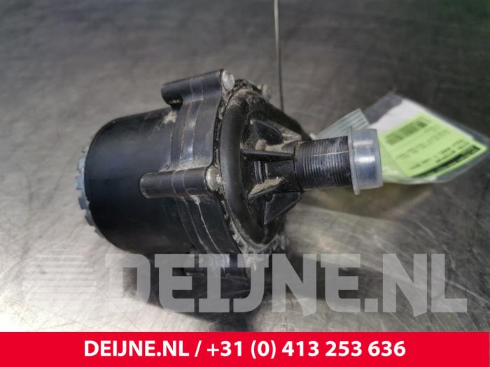 Tesla Model S Zusätzliche Wasserpumpe O118488