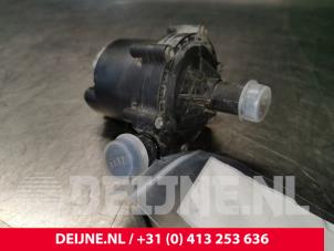 Tesla Model S Additional water pump O118488 photo 2