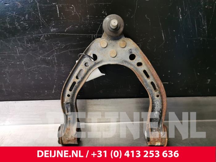Tesla Model S Querlenker oben rechts vorne O118492